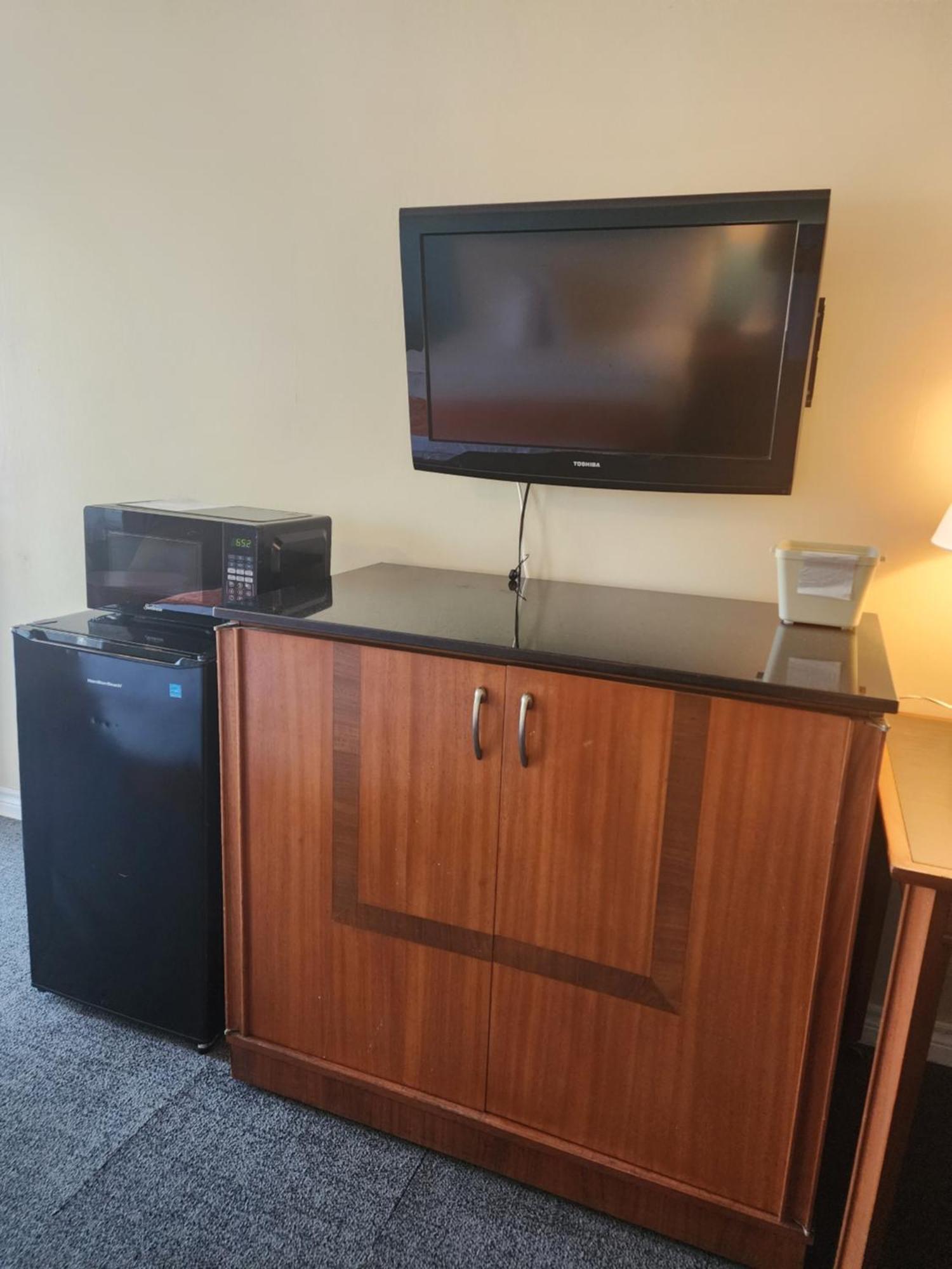 Howard Johnson By Wyndham ليندساي المظهر الخارجي الصورة